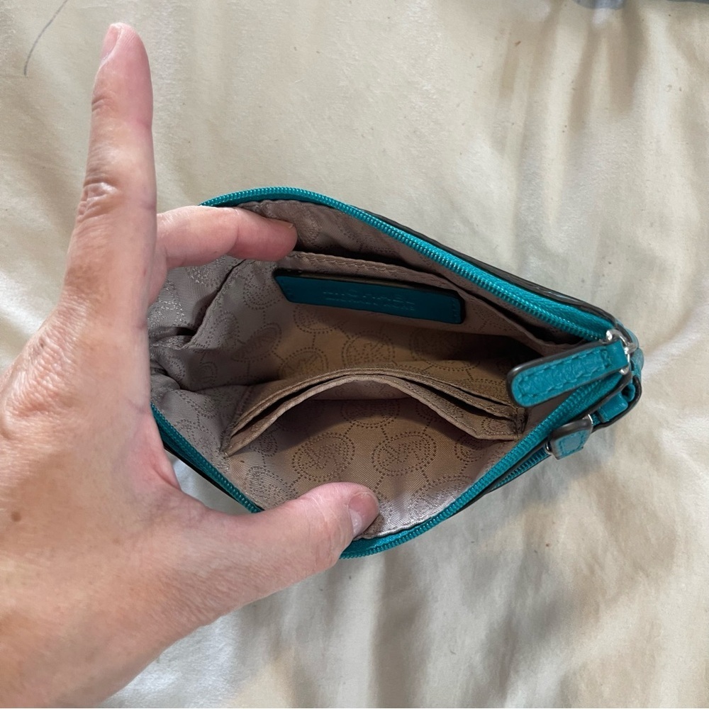 Michael Kors Vibrant Blue/Turquoise Crossbody Bag Set - Picture 9 of 10